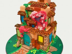 MADRIGAL-FAMILY-HOUSE-CAKE