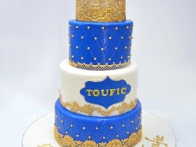 TALL-BIRTHDAY-CAKE-WITH-LACE-CROWN